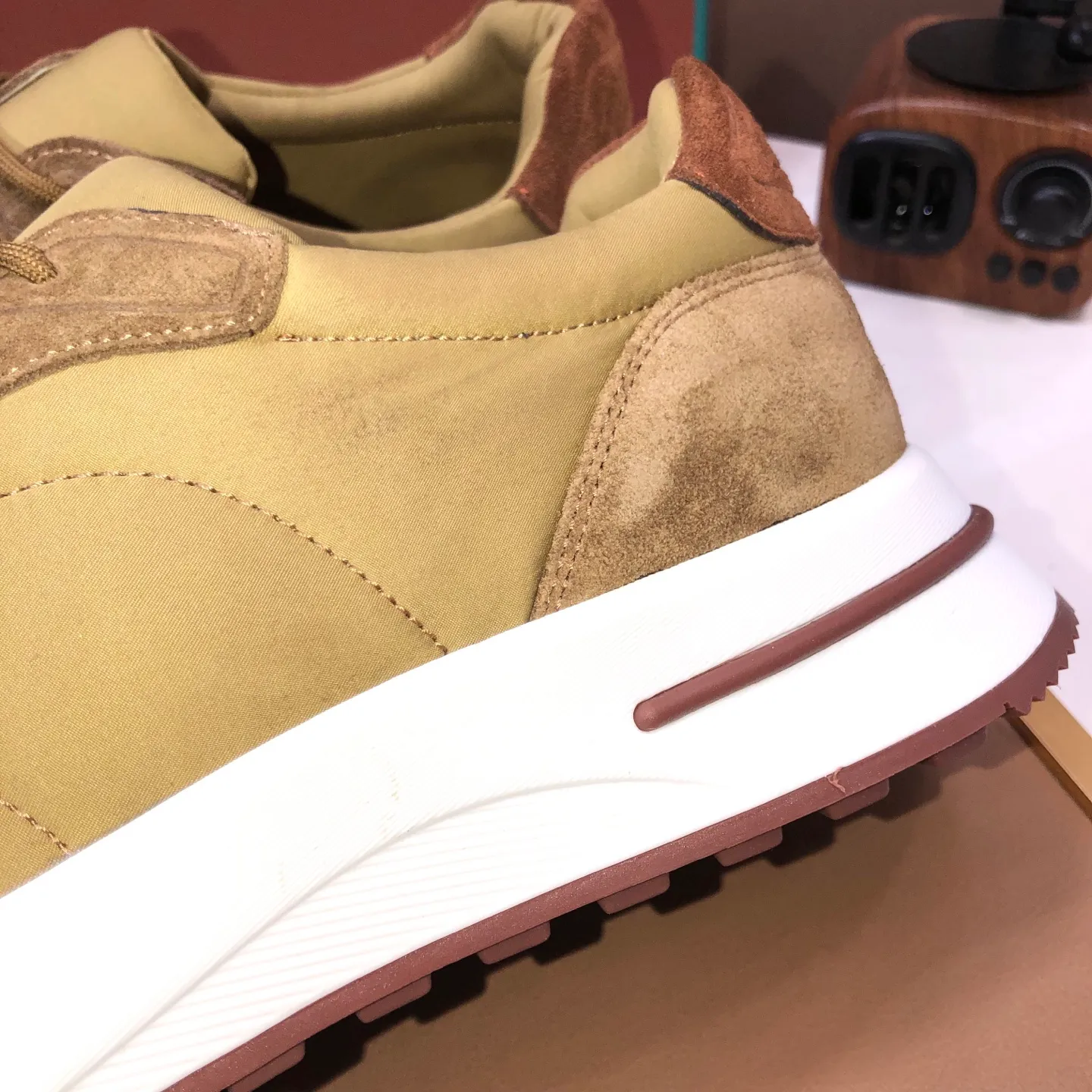 Men's shoes 💰600💰[𝐥𝐨𝐫𝐨 𝐏𝐢𝐚𝐧𝐚] lp classic loafers, an Italian treasure brand, the only brand that can match Hermès! Only after wearing it do we realize that we cannot let down our feet. The upper is imported cashmere, the lining of water-dyed cowhide ➕ the cowhide feet, the official original glass rubber outsole, and the pendant. Exclusive original packaging (tag ➕ brand paper ➕ outer box ➕ hand bag) code number: 38-45